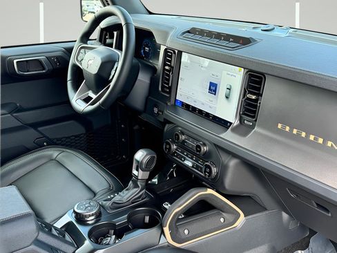 New 2025 Ford Bronco Badlands image 6