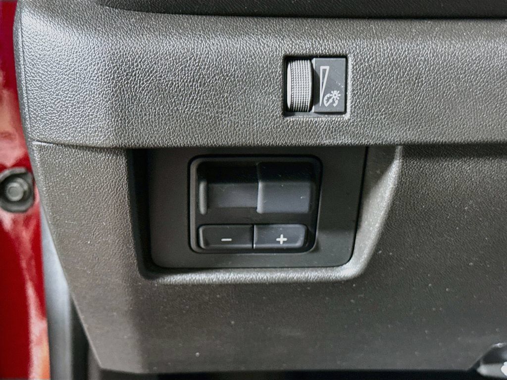 Used 2025 Chevrolet Colorado Trail Boss AWD/4WD image 10