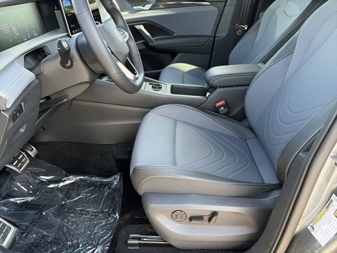 Certified 2026 Volkswagen Tiguan SE R-Line FWD image 30
