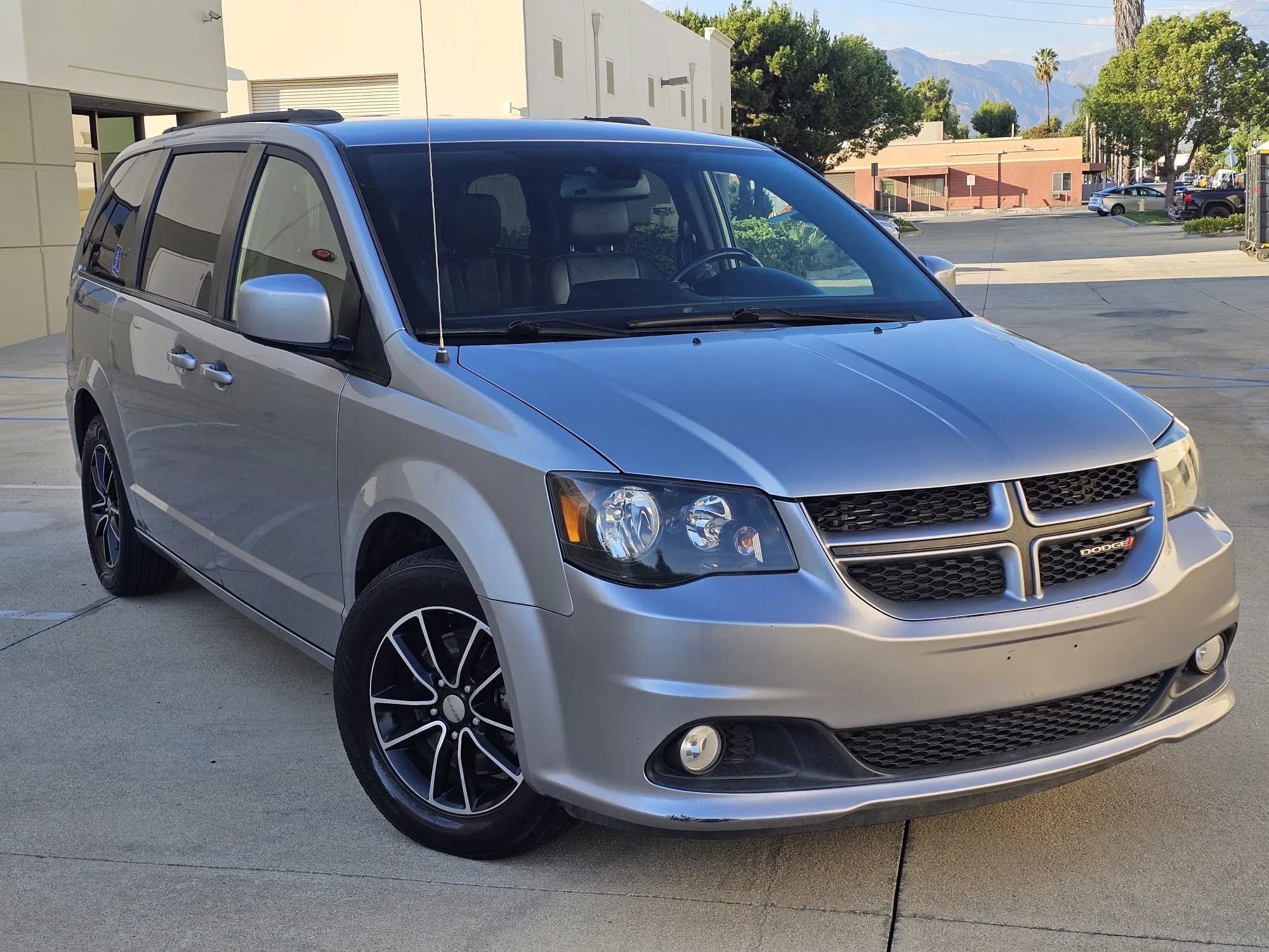 Used 2019 Dodge Grand Caravan GT FWD image 4