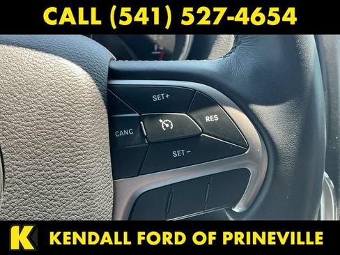 Used 2019 Jeep Grand Cherokee Laredo AWD/4WD image 19