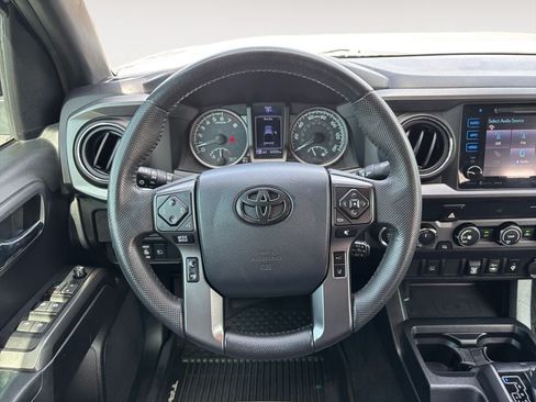 Used 2019 Toyota Tacoma TRD Off-Road AWD/4WD image 13