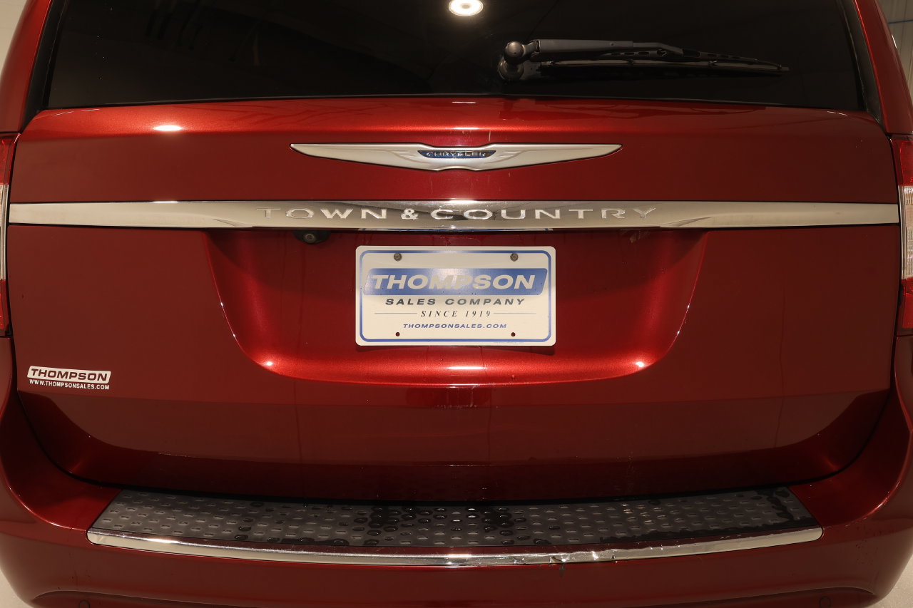 Used 2015 Chrysler Town & Country Touring-L w/ Driver Convenience Group FWD image 22