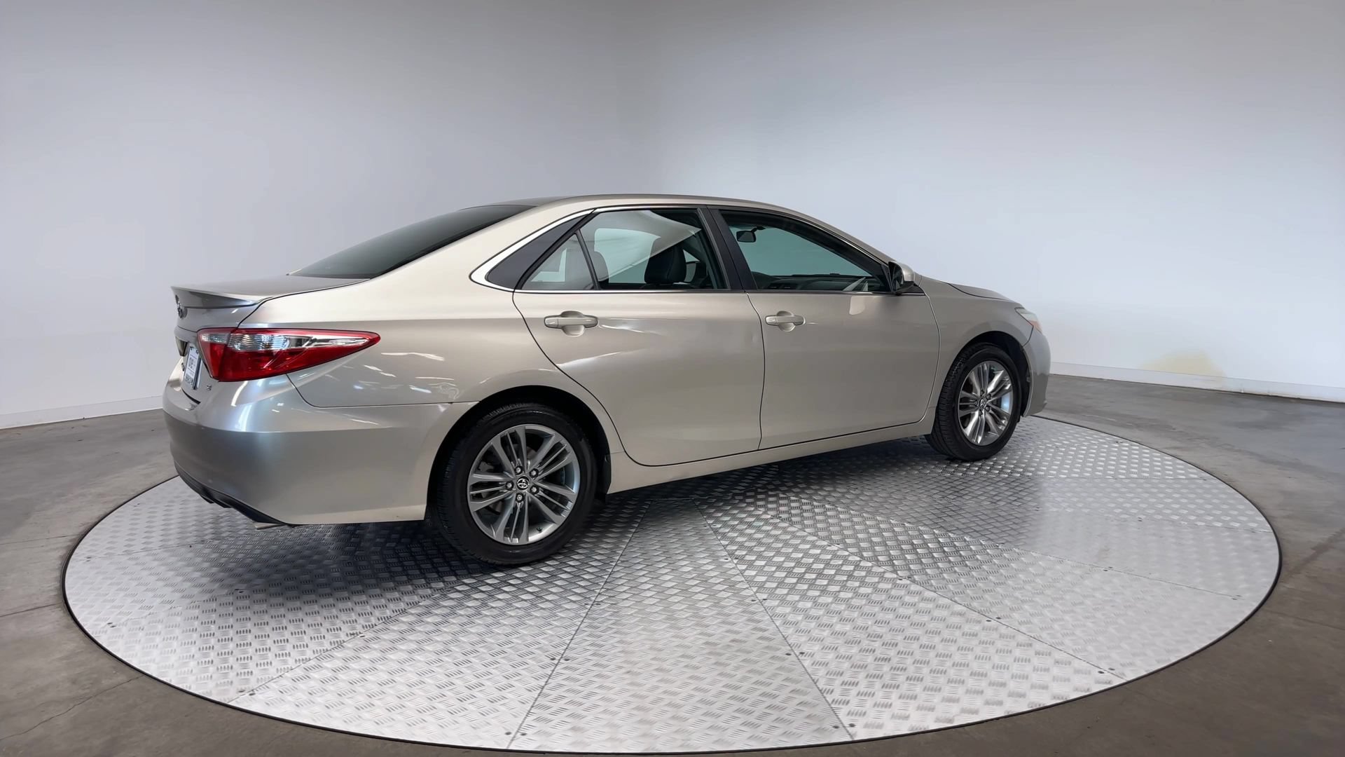 Used 2016 Toyota Camry SE FWD image 8