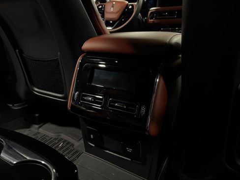 Used 2025 Lincoln Aviator Reserve AWD/4WD image 18