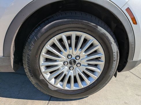 Used 2019 Lincoln Nautilus Premier image 9