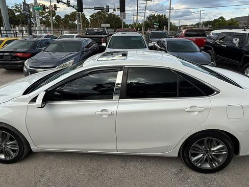 Used 2017 Toyota Camry SE w/ Moonroof Package image 5