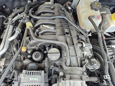 Used 2023 Jeep Gladiator Sport AWD/4WD image 17