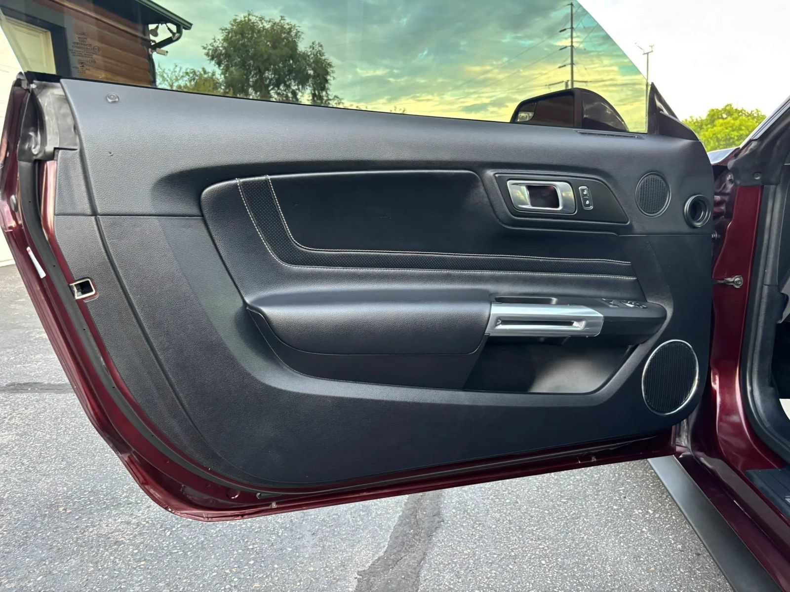 Used 2018 Ford Mustang GT Premium w/ GT Performance Package RWD image 9