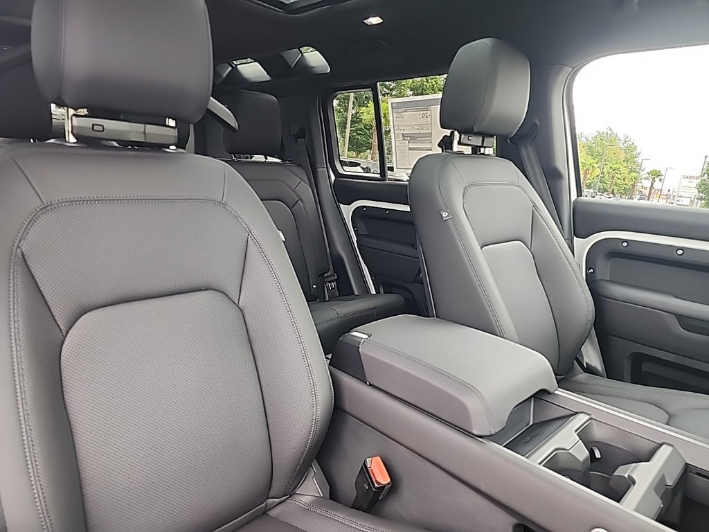 New 2026 Land Rover Defender 110 X-Dynamic SE AWD/4WD image 21