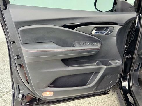 Used 2024 Honda Ridgeline Black Edition image 11