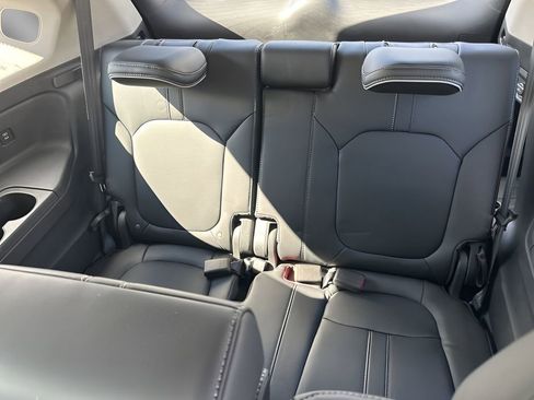 Used 2025 Honda Pilot Elite image 13