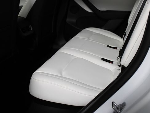 Used 2020 Tesla Model Y Long Range image 21