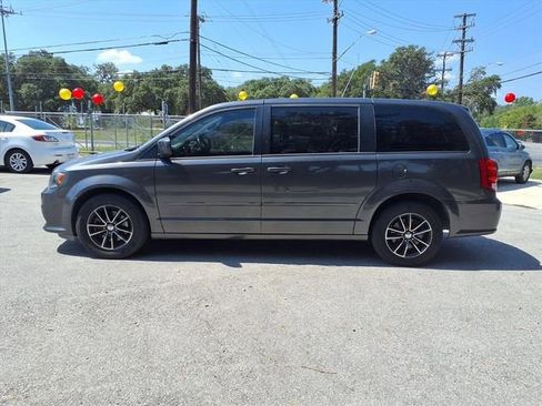 Used 2016 Dodge Grand Caravan SXT FWD image 4