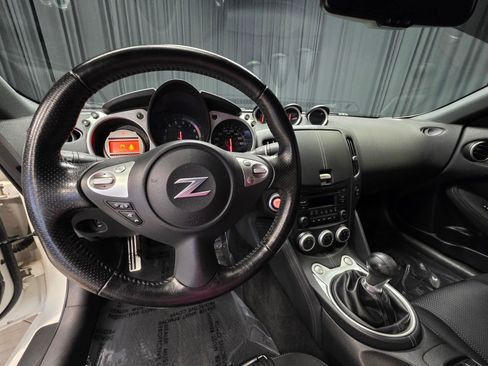 Used 2019 Nissan 370Z Coupe image 19
