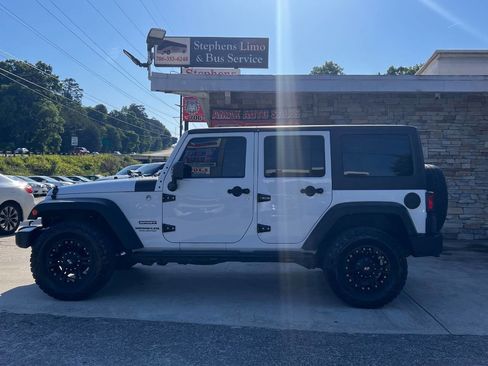 Used 2014 Jeep Wrangler Unlimited Sport w/ Quick Order Package 24S AWD/4WD image 3
