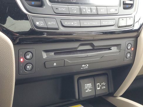 Certified 2022 Honda Pilot Elite image 32