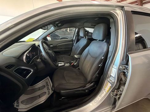 Used 2014 Dodge Avenger SE w/ Blacktop Package image 9