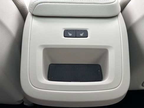 Used 2025 Volvo V60 B5 Cross Country Plus image 21