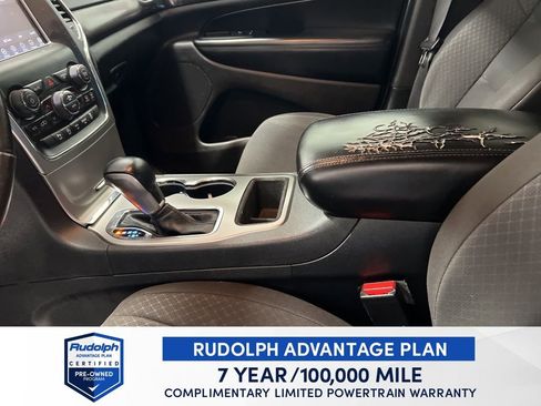 Used 2018 Jeep Grand Cherokee Laredo image 32