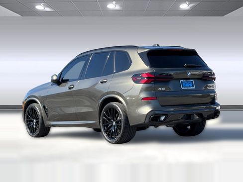 Used 2026 BMW X5 xDrive40i w/ M Sport Package AWD/4WD image 3