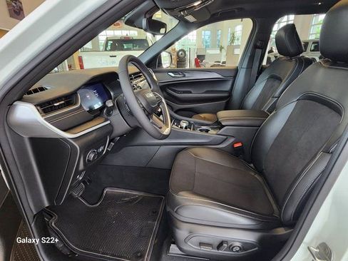 New 2024 Jeep Grand Cherokee L Altitude AWD/4WD image 19
