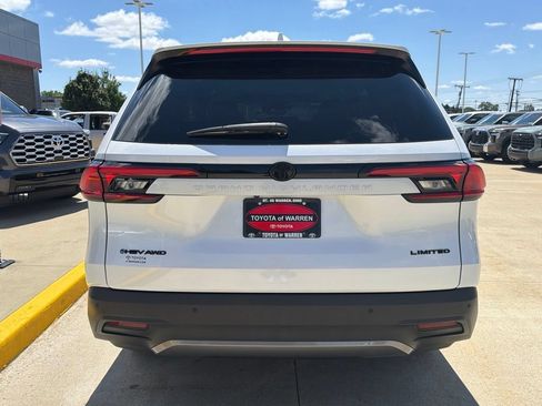 Used 2024 Toyota Grand Highlander AWD Hybrid image 6