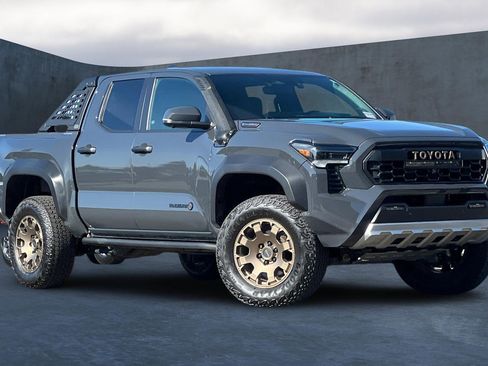 Used 2024 Toyota Tacoma Trailhunter image 2