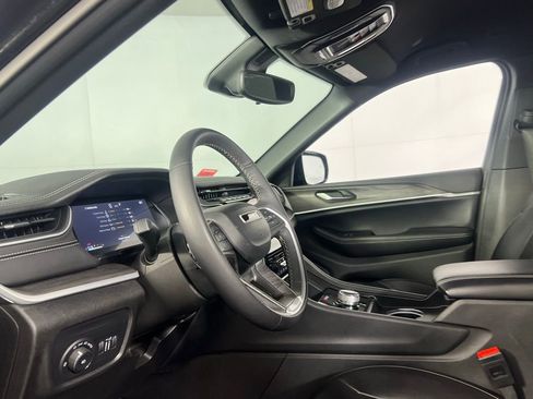 Used 2024 Jeep Grand Cherokee Limited image 22