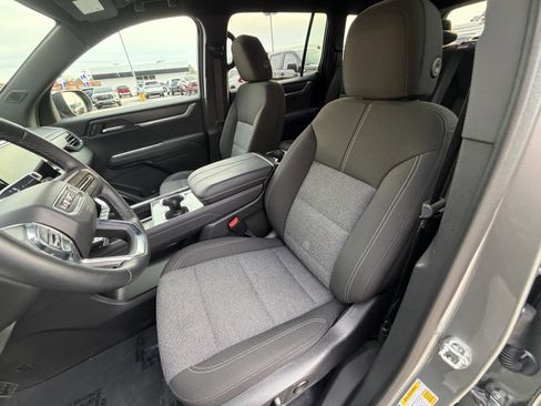 Used 2025 GMC Acadia Elevation image 16