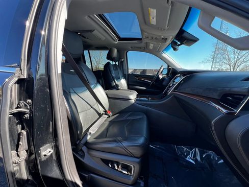 Used 2015 Cadillac Escalade ESV Luxury image 13