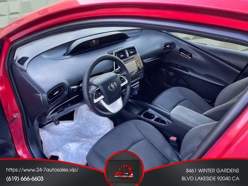 Used 2017 Toyota Prius Two image 12