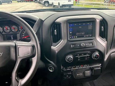 Used 2023 Chevrolet Silverado 1500 Custom AWD/4WD image 10