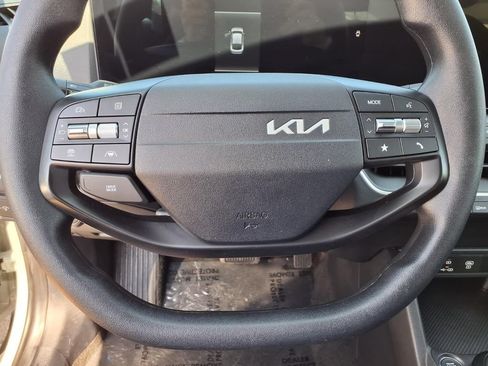Used 2025 Kia K4 FWD image 16