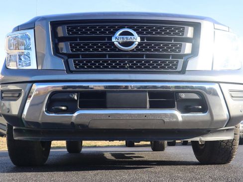 Used 2021 Nissan Titan SV w/ SV Convenience Package image 5