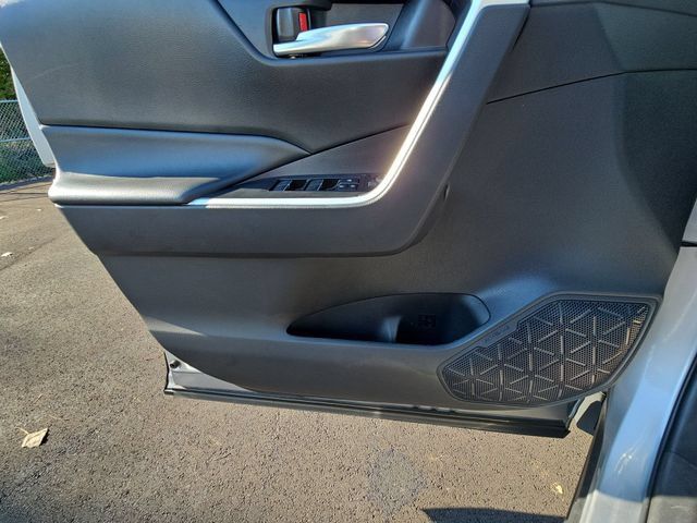 Used 2024 Toyota RAV4 XLE AWD/4WD image 19