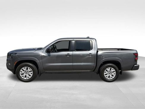 Used 2022 Nissan Frontier SV RWD image 2