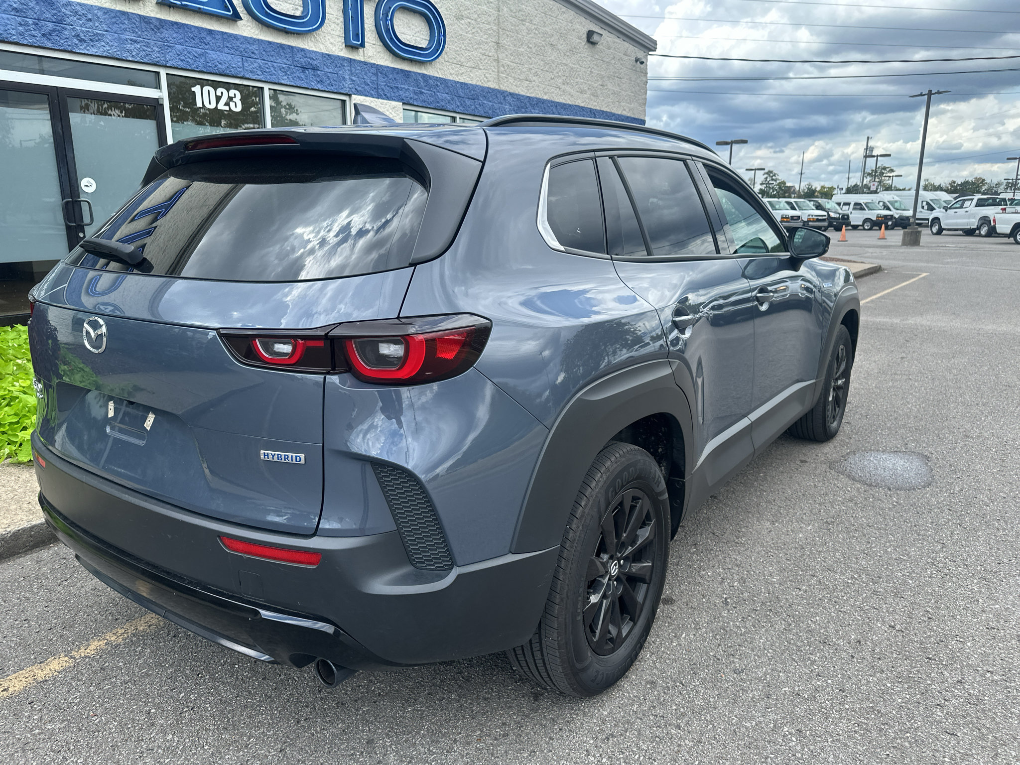 Used 2025 MAZDA CX-50 AWD 2.5 Hybrid w/ Premium Pkg image 4