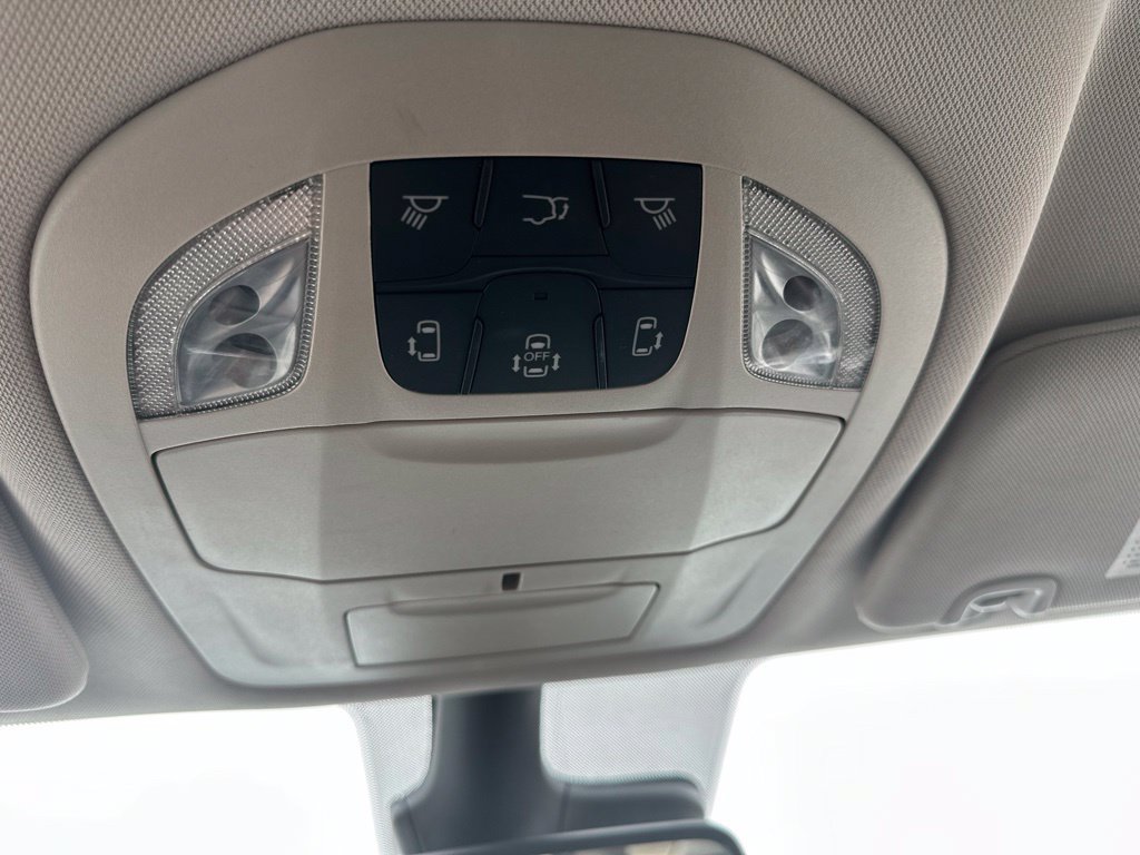 Used 2024 Chrysler Pacifica Touring-L FWD image 35