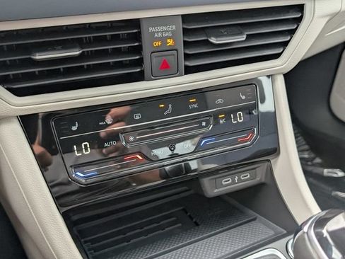 New 2026 Volkswagen Jetta SE FWD image 24