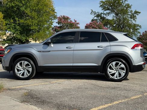 Used 2020 Volkswagen Atlas Cross Sport SE w/ Towing Package AWD/4WD image 3