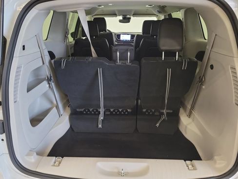 Used 2023 Chrysler Pacifica Touring-L FWD image 24