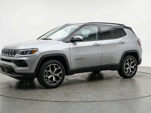 Used 2025 Jeep Compass Limited AWD/4WD image 3