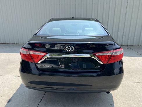 Used 2017 Toyota Camry LE w/ Moonroof Package FWD image 5