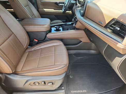 Certified 2025 Chevrolet Tahoe High Country RWD image 29
