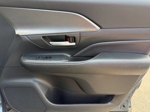 Used 2025 Toyota Grand Highlander AWD image 19