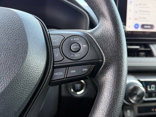 Used 2025 Toyota RAV4 XLE AWD/4WD image 30