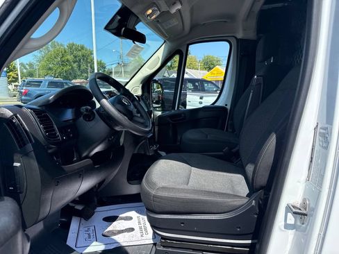 Used 2025 RAM ProMaster 2500 w/ U-Haul Equipment Group FWD image 26