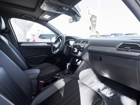 Used 2024 Volkswagen Tiguan SE R-Line image 26