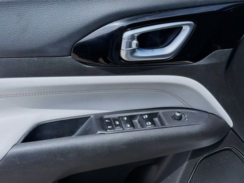 Used 2024 Jeep Compass Limited image 16